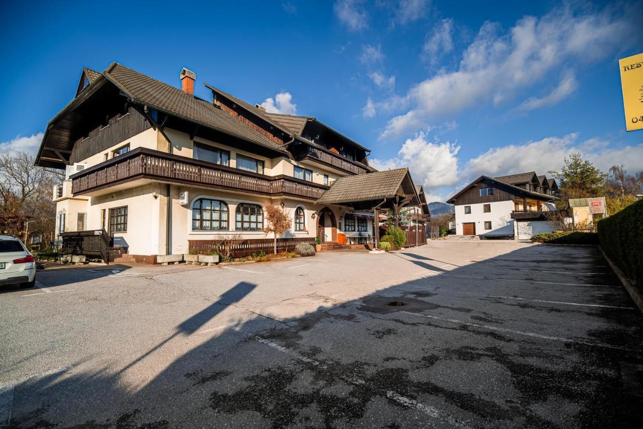 לאסצה Guesthouse Leski Dvor מראה חיצוני תמונה